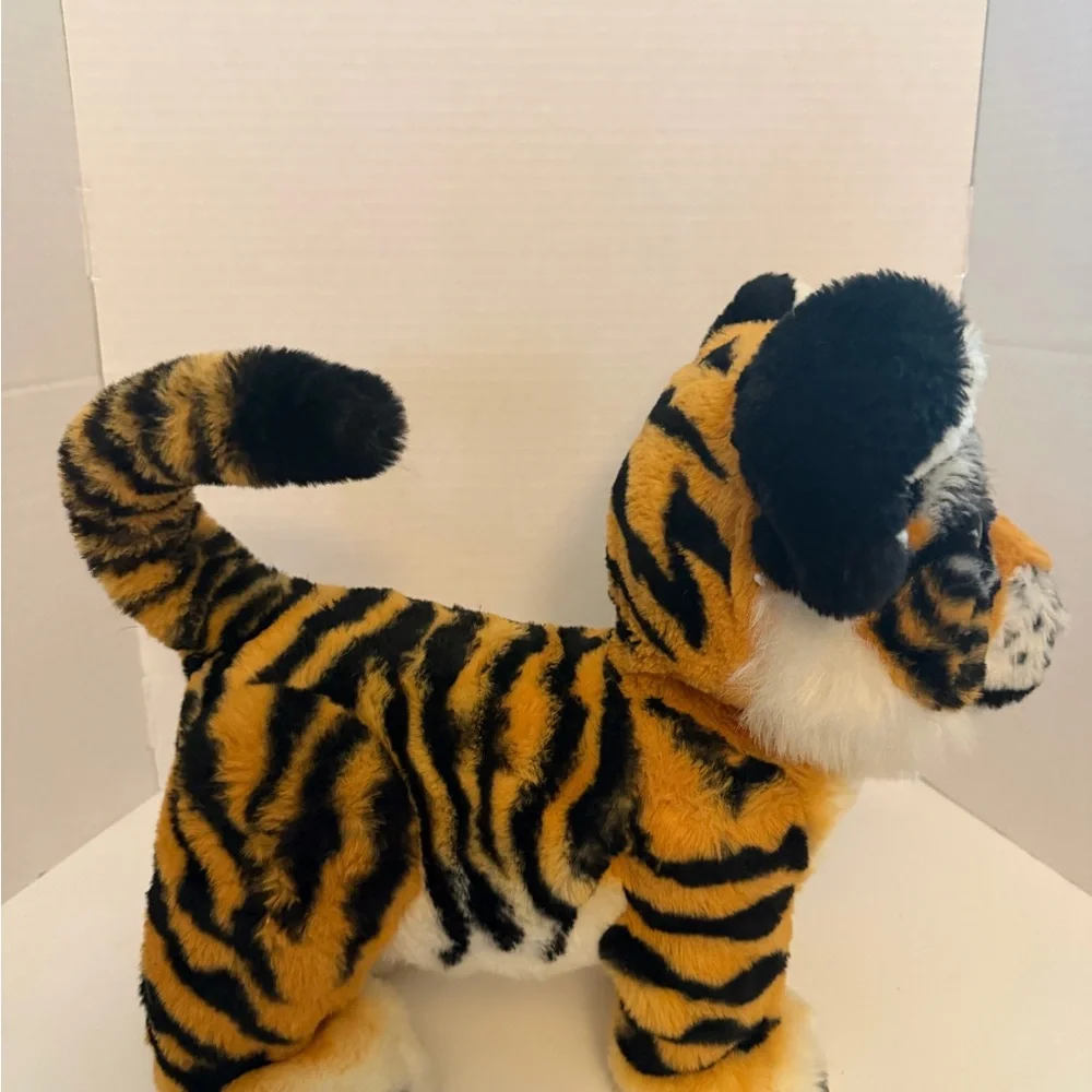 Hasbro Fur Real Roarin Tyler Playful  Tiger with Black and Orange Stripes - Picture 6 of 9